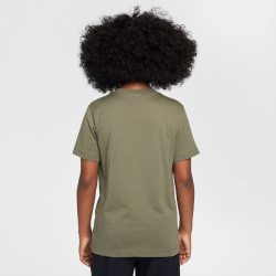 NIKE Sportswear Graphic T-Shirt Jungen 222 - medium olive...