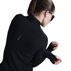NIKE Swift Dri-FIT UV 1/2-Zip Laufshirt Damen 010 - black/reflective silv S