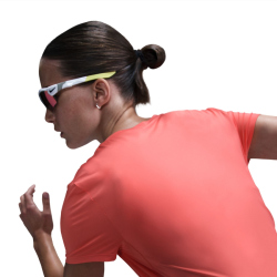 NIKE One Swoosh Dri-FIT kurzarm Laufshirt Damen 814 - magic ember S