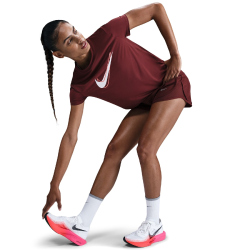 NIKE One Swoosh Dri-FIT kurzarm Laufshirt Damen 619 - dark team red XS