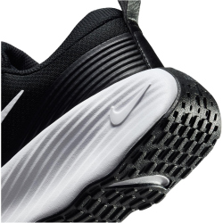 NIKE Legend Essential 4 Fitnessschuhe Damen 002 - black/white 38.5