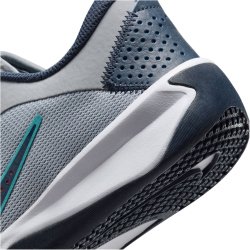 NIKE Omni Multi-Court Hallenschuhe Kinder 010 - wolf...