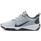 NIKE Omni Multi-Court Hallenschuhe Kinder 010 - wolf grey/thunder blue-bright crimson 38