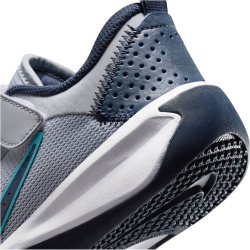 NIKE Omni Multi-Court Hallenschuhe Kinder 010 - wolf grey/thunder blue-bright crimson 31.5