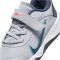 NIKE Omni Multi-Court Hallenschuhe Kinder 010 - wolf grey/thunder blue-bright crimson 31.5