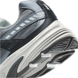 NIKE Initiator Sneaker Herren