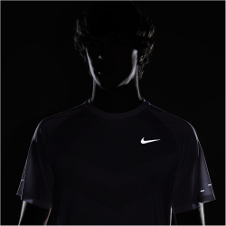 NIKE Stride Dri-FIT ADV kurzarm Laufshirt Herren 100 -...