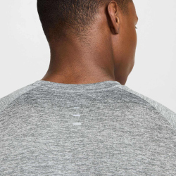 NIKE Stride Dri-FIT ADV kurzarm Laufshirt Herren 084 - smoke grey/htr/reflective silv M