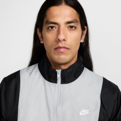 NIKE Club Woven Trainingsanzug Herren 010 - black/smoke grey/lt smoke grey/white XS