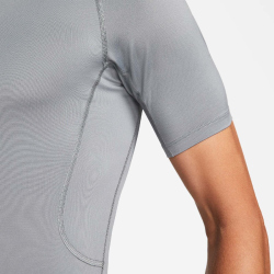 NIKE Pro Dri-FIT Tight kurzarm Fitnessshirt Herren 084 - smoke grey/black XL