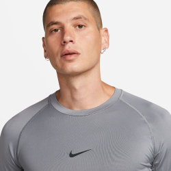 NIKE Pro Dri-FIT Tight kurzarm Fitnessshirt Herren 084 - smoke grey/black XXL