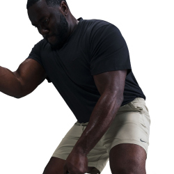 NIKE Form Dri-FIT 7" Unlined Versatile Fitnessshorts Herren 320 - light army/black S