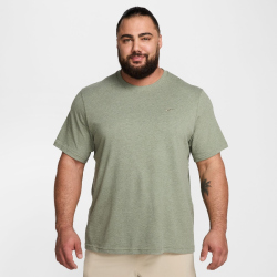 NIKE Dri-FIT Primary kurzarm Fitnessshirt Herren 320 -...