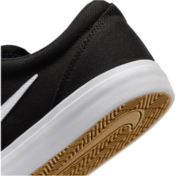 NIKE Charge Canvas Sneaker Herren