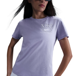 NIKE Sportswear Club T-Shirt Damen 533 - lilac ice S