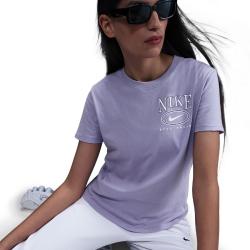 NIKE Sportswear Club T-Shirt Damen 533 - lilac ice S