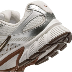NIKE V5 RNR Sneaker Damen 102 - sail/lt orewood brn-fauna brown-phantom 38.5