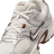 NIKE V5 RNR Sneaker Damen 102 - sail/lt orewood brn-fauna brown-phantom 38.5