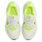 NIKE Cosmic Runner Laufschuhe Kinder 106 - white/black-volt 27.5