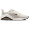 NIKE Bella 7 Fitnessschuhe Damen 004 - phantom/metallic gold-black-sail 37.5