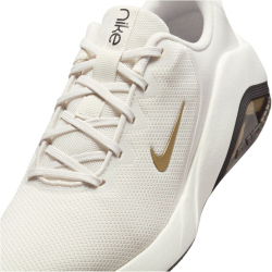 NIKE Bella 7 Fitnessschuhe Damen 004 - phantom/metallic gold-black-sail 40