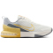 NIKE Air Max Alpha Trainer 6 Fitnessschuhe Herren 104 - sail/saturn gold-lt smoke grey 41