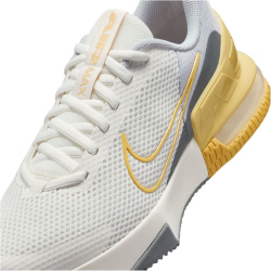 NIKE Air Max Alpha Trainer 6 Fitnessschuhe Herren 104 - sail/saturn gold-lt smoke grey 44