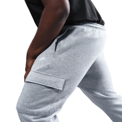 NIKE Club Fleece Cargohose Herren 063 - dk grey heather/lt smoke grey/white XS