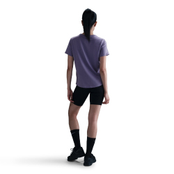 NIKE Sportswear Club Essentials T-Shirt Damen 527 - dusty...
