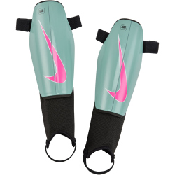 NIKE Charge Schienbeinschoner mit Knöchelschutz...