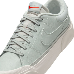 NIKE Court Legacy Lift Plateau Sneaker Damen 003 - light silver/feather-sail-picante red 40.5