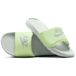 NIKE Victori One Badelatschen Damen 010 - light silver/light silver-barely volt 39