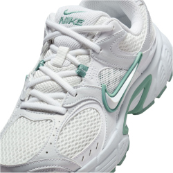 NIKE V5 RNR Sneaker Damen 106 - summit white/white-vast grey-cannon 38.5
