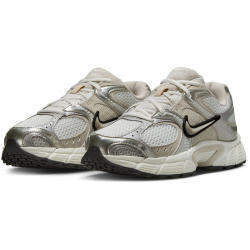 NIKE V5 RNR Sneaker Damen 104 - summit white/lt orewood...