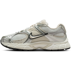 NIKE V5 RNR Sneaker Damen 104 - summit white/lt orewood...