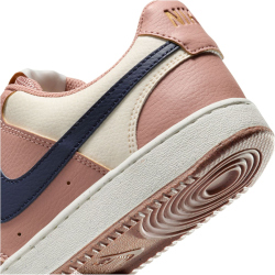 NIKE Court Vision Low-Top Sneaker Damen 606 - particle pink/midnight navy-pale ivory 42.5