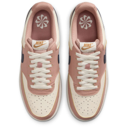 NIKE Court Vision Low-Top Sneaker Damen 606 - particle pink/midnight navy-pale ivory 42.5