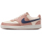 NIKE Court Vision Low-Top Sneaker Damen 606 - particle pink/midnight navy-pale ivory 42.5