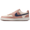 NIKE Court Vision Low-Top Sneaker Damen 606 - particle pink/midnight navy-pale ivory 42.5