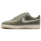 NIKE Court Vision Low Sneaker Herren 301 - light army/light silver-sail 38.5