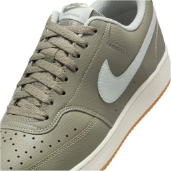 NIKE Court Vision Low Sneaker Herren 301 - light army/light silver-sail 45