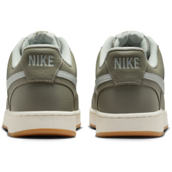 NIKE Court Vision Low Sneaker Herren 301 - light army/light silver-sail 45