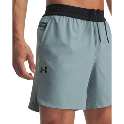 UNDER ARMOUR PEAK Woven Shorts Herren 323 - serpentine/black M