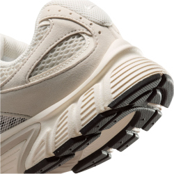 NIKE V5 RNR Sneaker Damen 100 - lt orewood brn/pale ivory-black 39