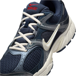 NIKE V5 RNR Sneaker