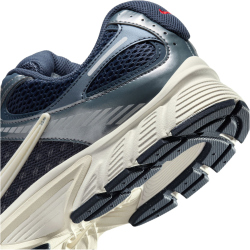 NIKE V5 RNR Sneaker