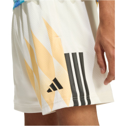adidas House of Tiro x Common Goal Pique Sweatshorts Herren KA9154 - off white/black/semi ice tangerine M