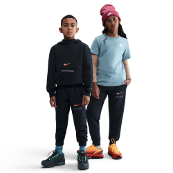 NIKE Sportswear Club Fleece Brand Energy Jogginghose Kinder 010 - black/black/safety orange M (137-147 cm)