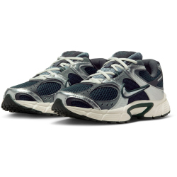 NIKE V5 RNR Sneaker Damen 300 - seaweed/metallic...