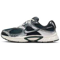 NIKE V5 RNR Sneaker Damen 300 - seaweed/metallic...